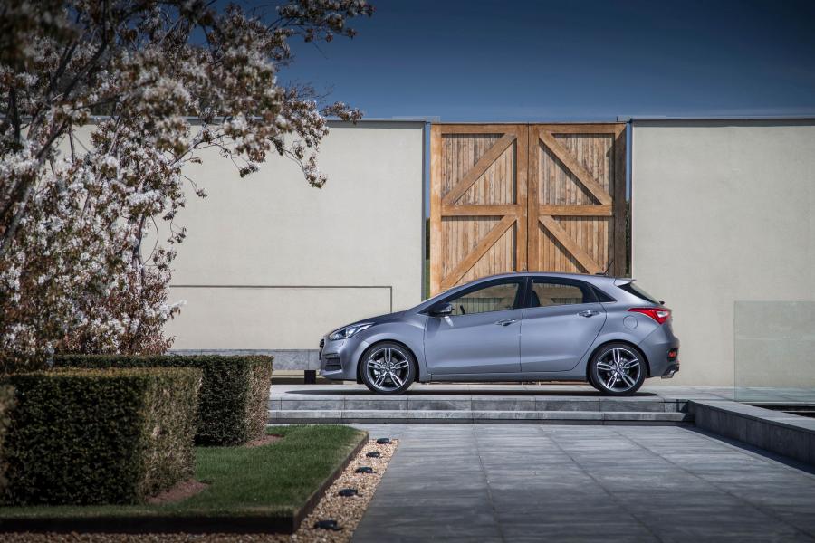  Hyundai i30 5-Door Turbo 2015 года  (UK) (фото 3 из 20)